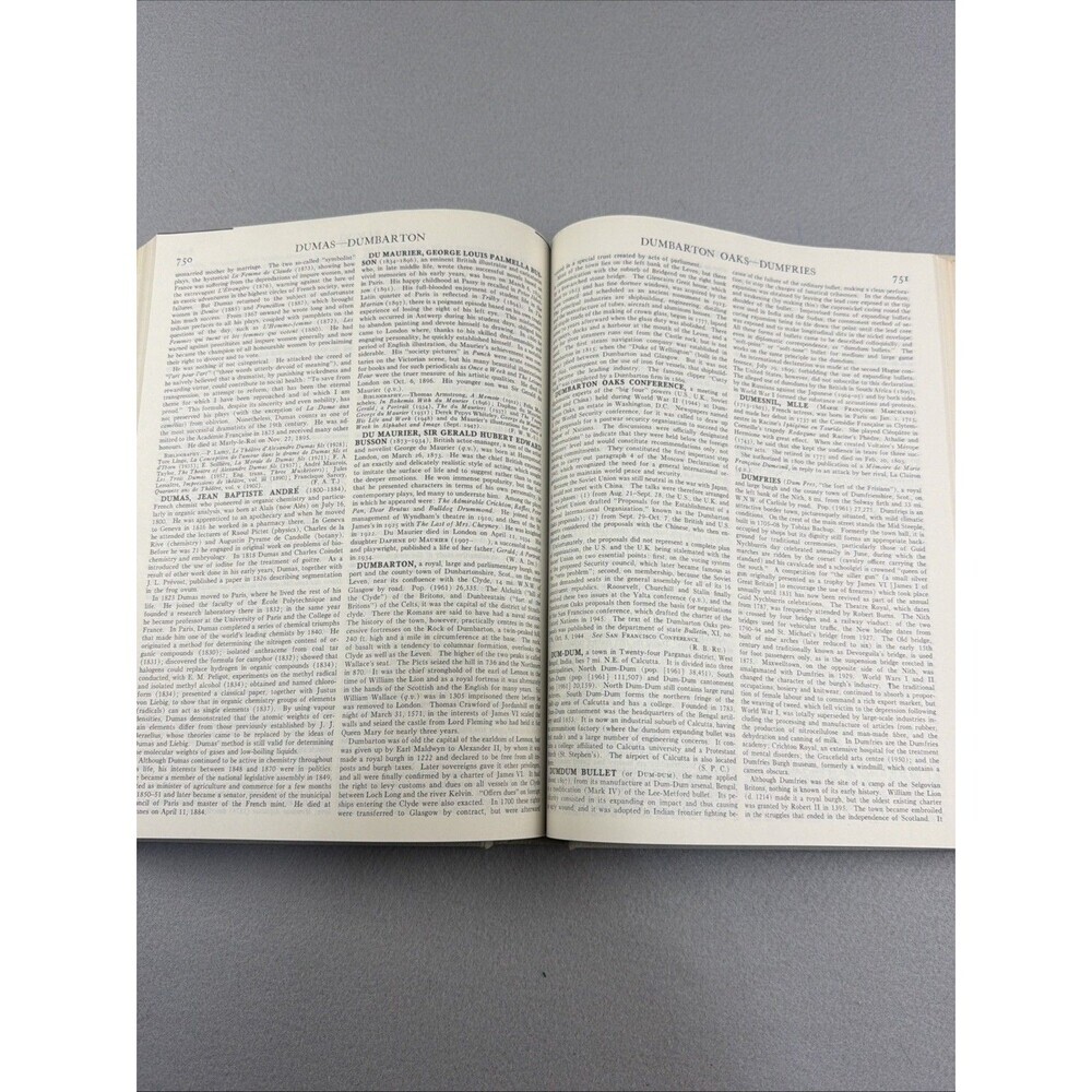 Vintage Encyclopedia Britannica Replacement Volume 7 Gold Daisy Eduactional - Picture 9 of 9